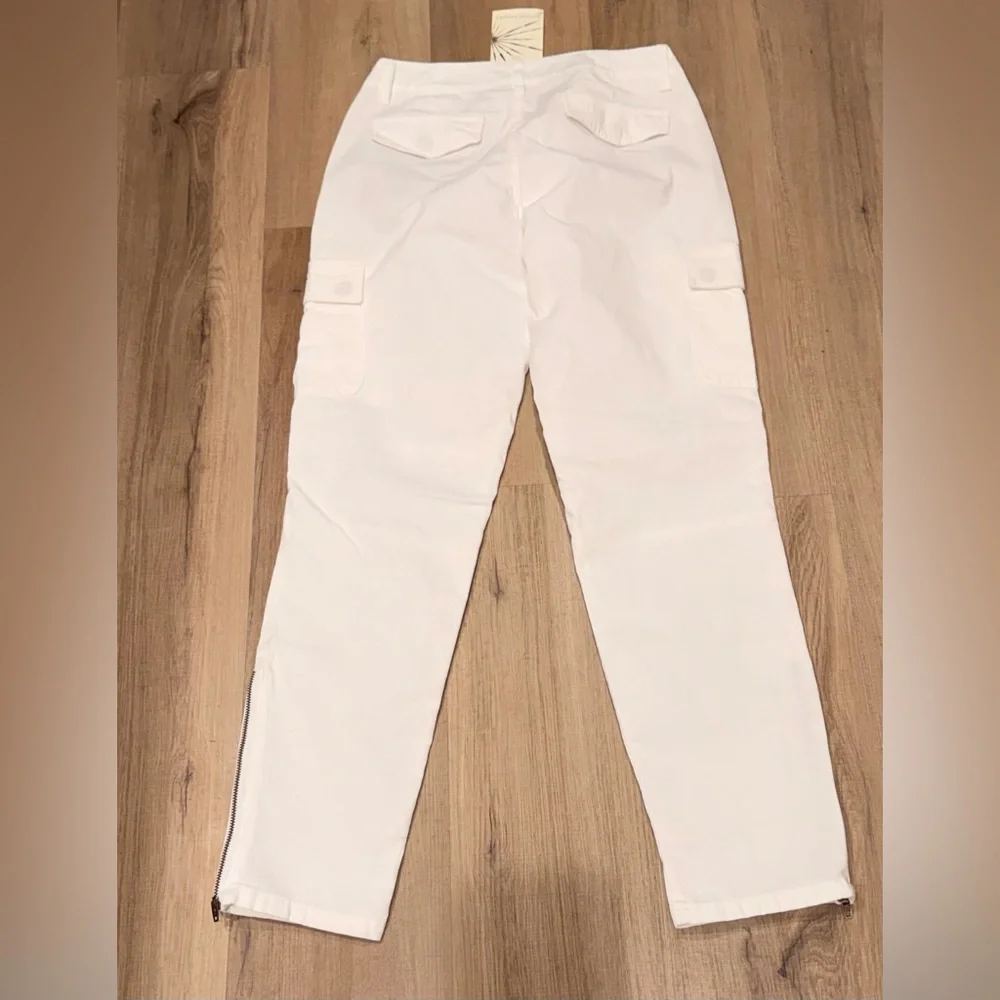 Boston Proper  slim, zipper cargo pant, pure, white women’s size 2  NWT